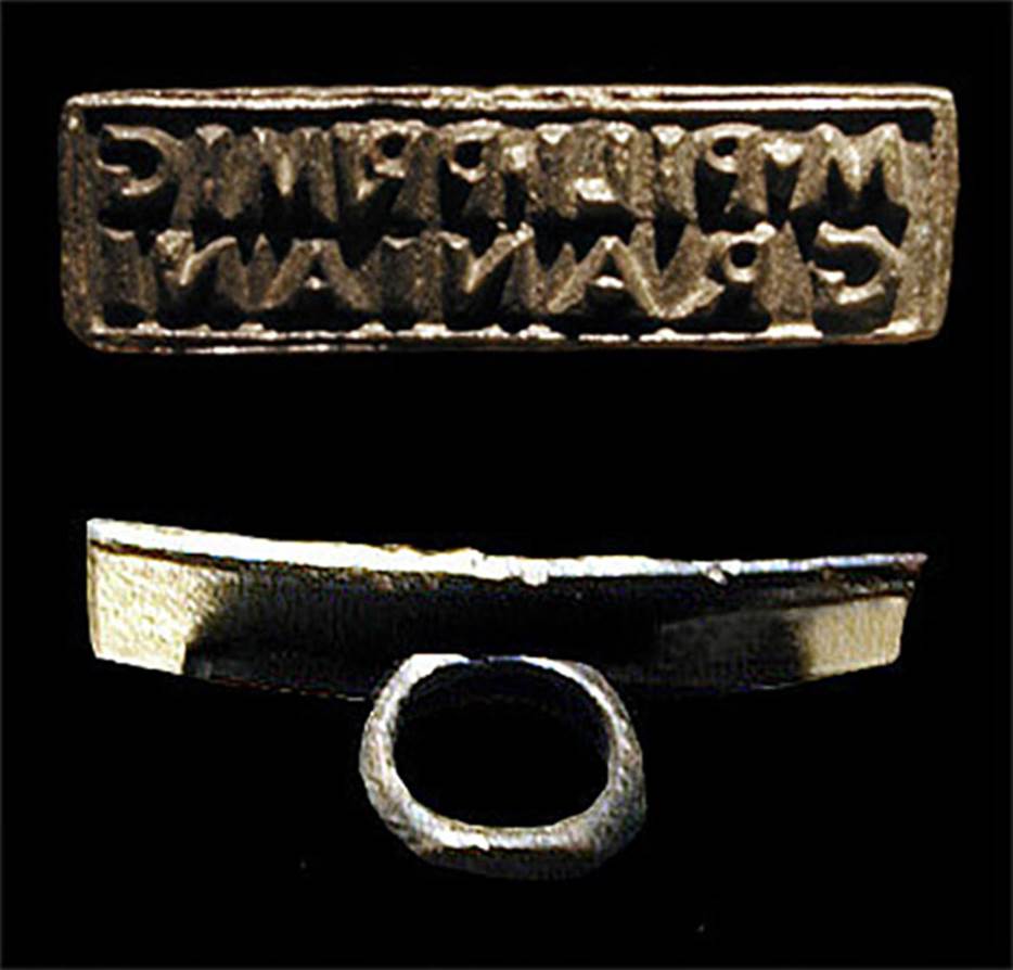 Ins. Orientalis I, 1a, Herculaneum. Bronze signet ring of M. PILI PRIMI G GRANIANI found in a carbonised wooden box.
Photo courtesy of Vroma project.